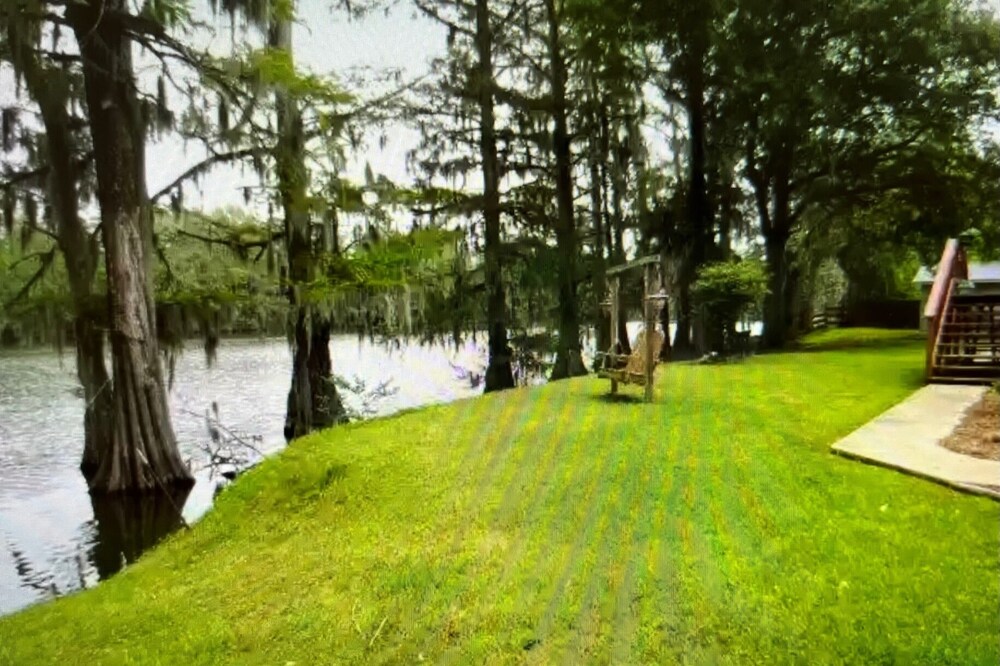 Private Lakefront House for Fishermen, Hunters, Lake-goers, and the Whole Famliy