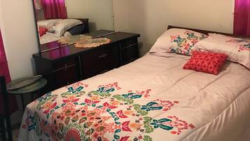 3 chambres, fer et planche à repasser, Wi-Fi gratuit