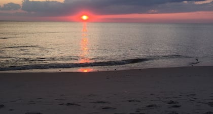Cozy home within walking distance to Delaware Bay perfect for family
