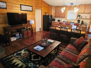 Smart TV, chimenea, videojuegos y libros 