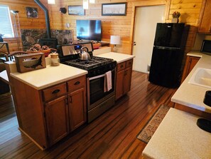 冰箱、微波炉、烤箱、炉灶