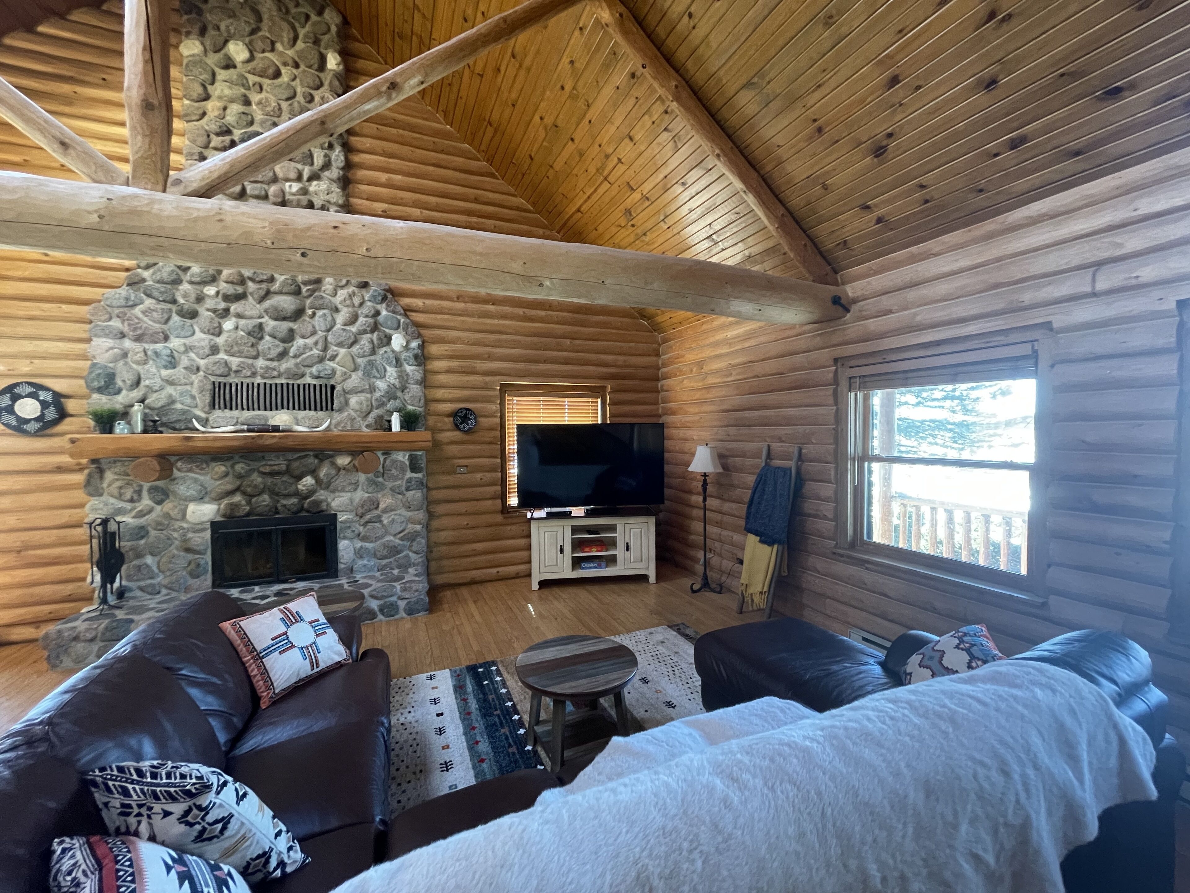Large, private cabin for gatherings near famous Elkhart Lake