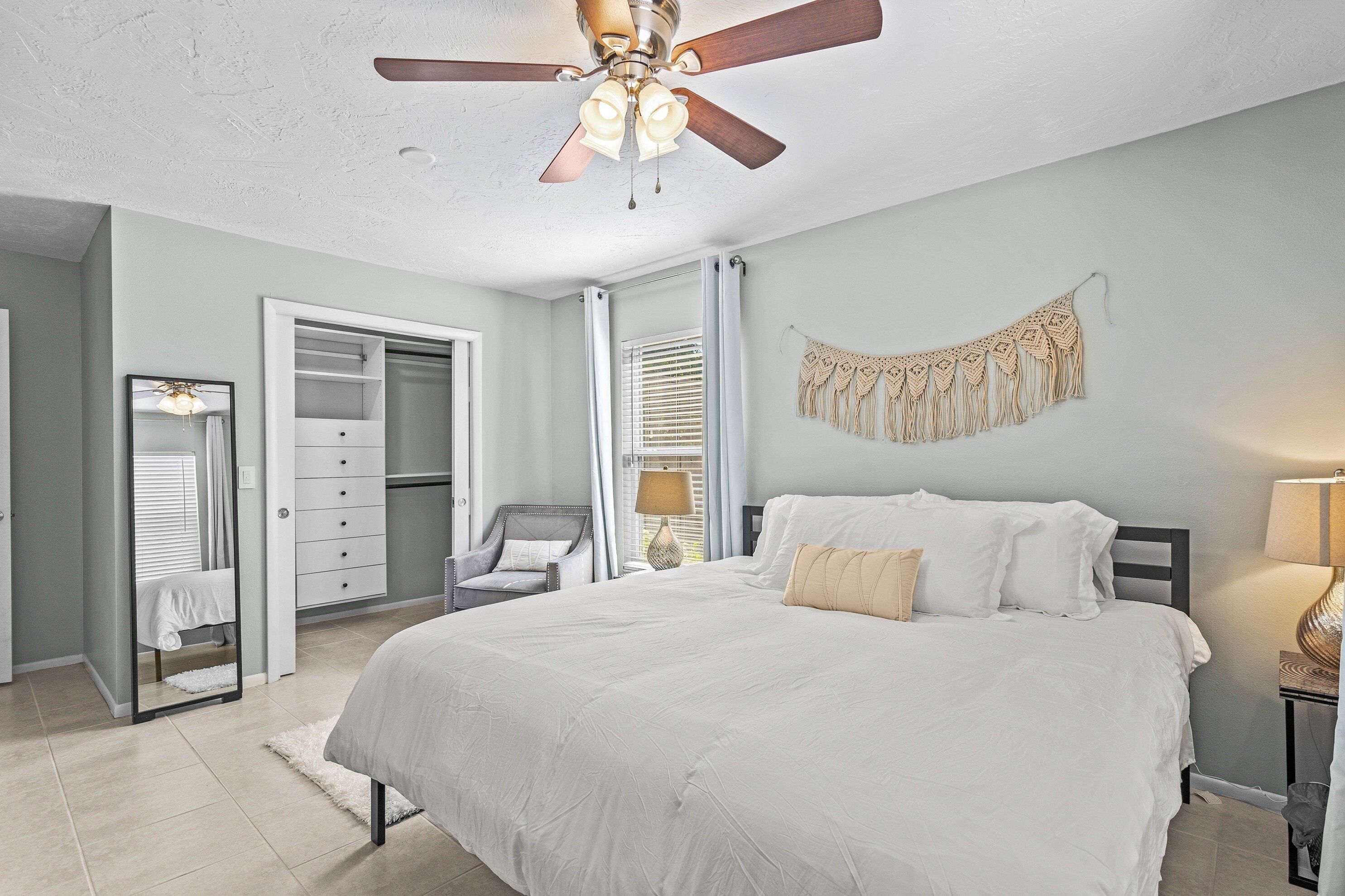 Welcome to your Salty Escape - 10 minutes from the beach!