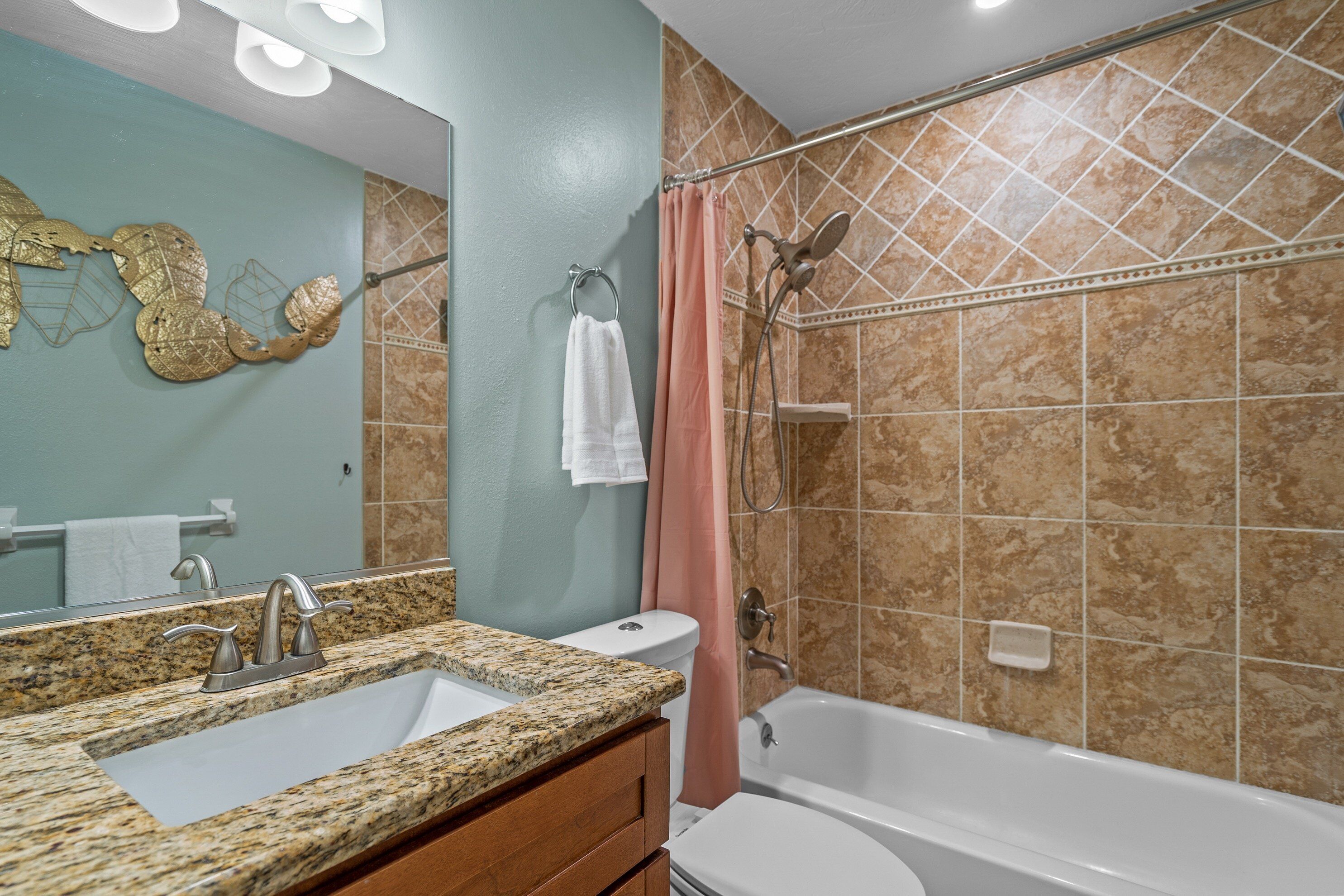 Combined shower/bathtub, jetted bath, hair dryer, towels
