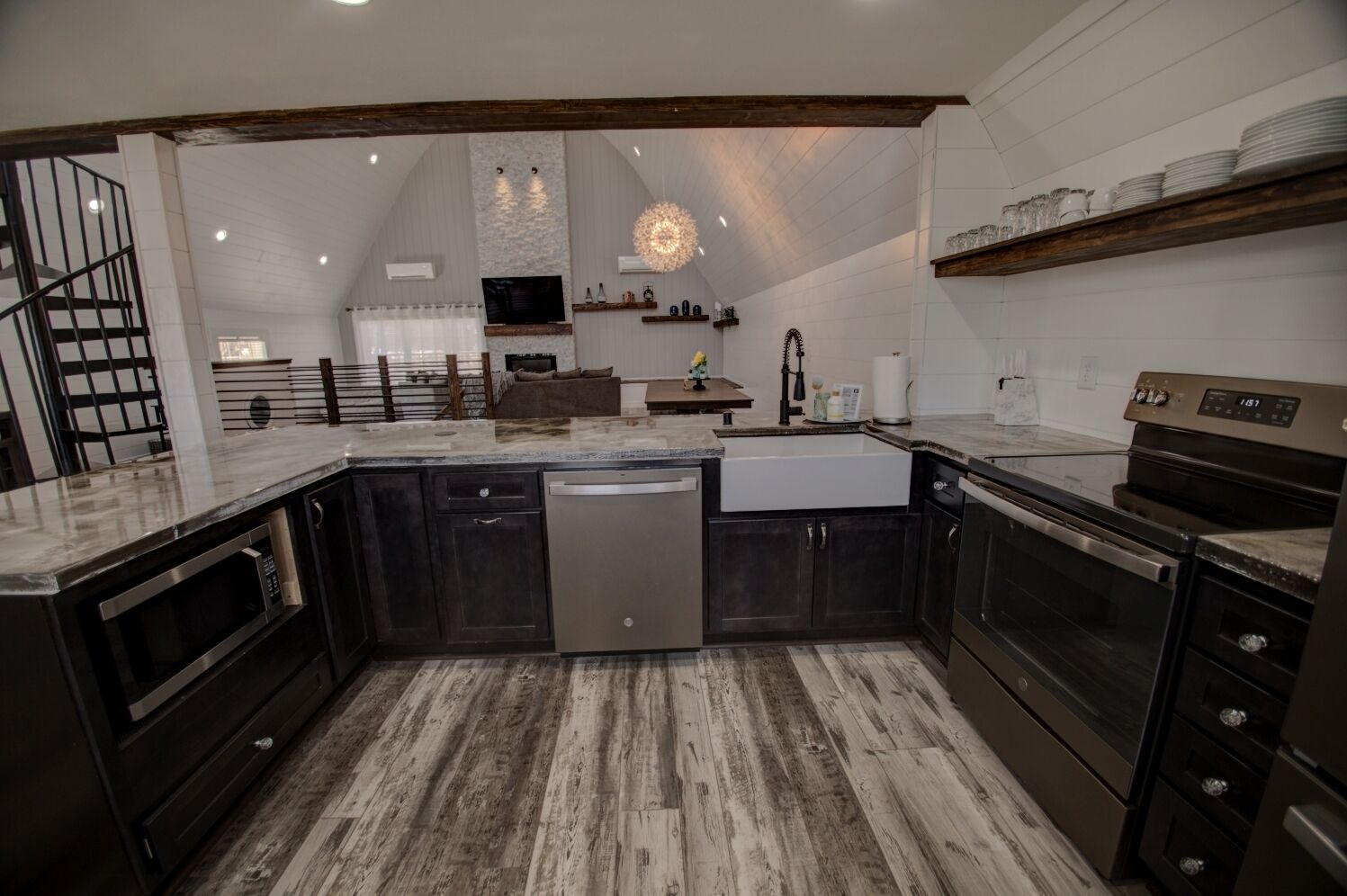 Renovated Barn Sure To Impress with Loft & Game Room!