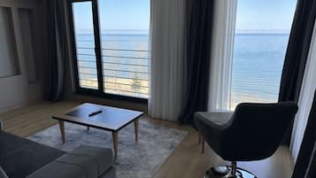 Family Suite | Premium bedding, Select Comfort beds, in-room safe, desk