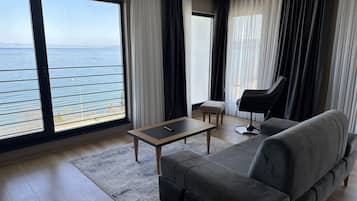 Family Suite | 1 bedroom, premium bedding, Select Comfort beds, in-room safe