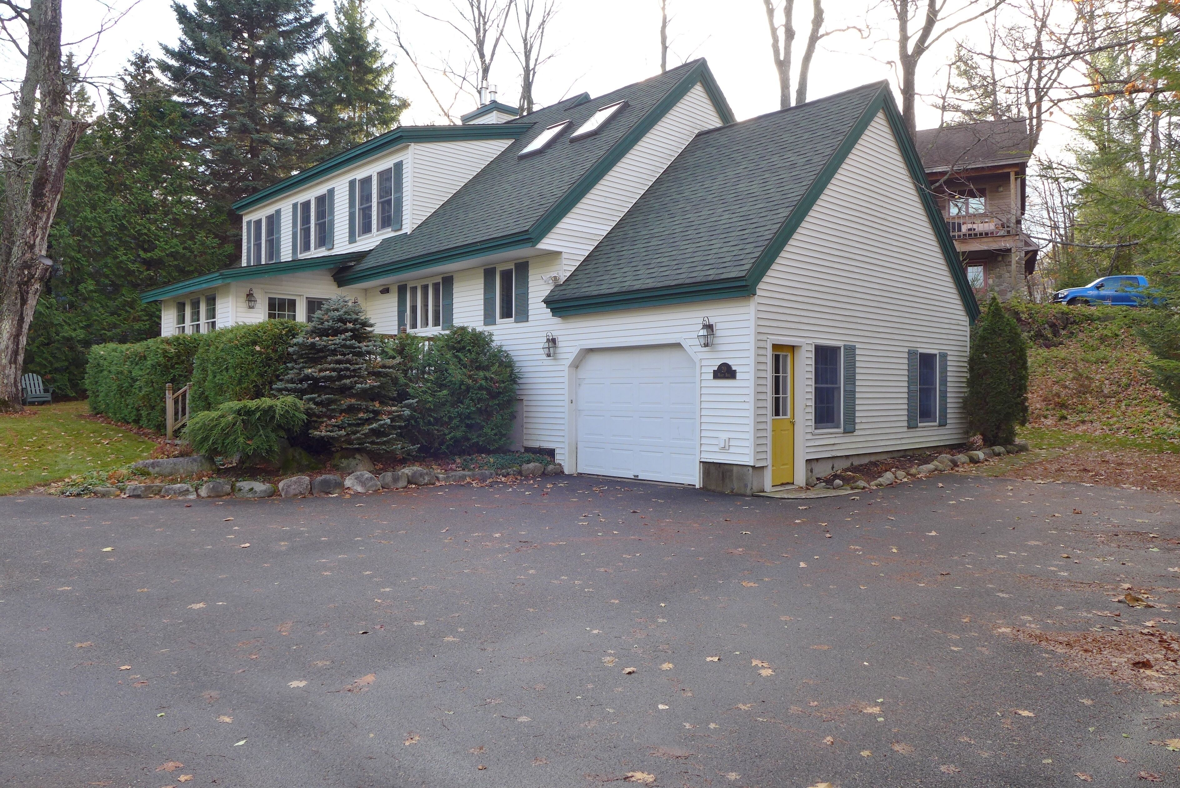 Wonderful Village Home, One Block to Main Street!
