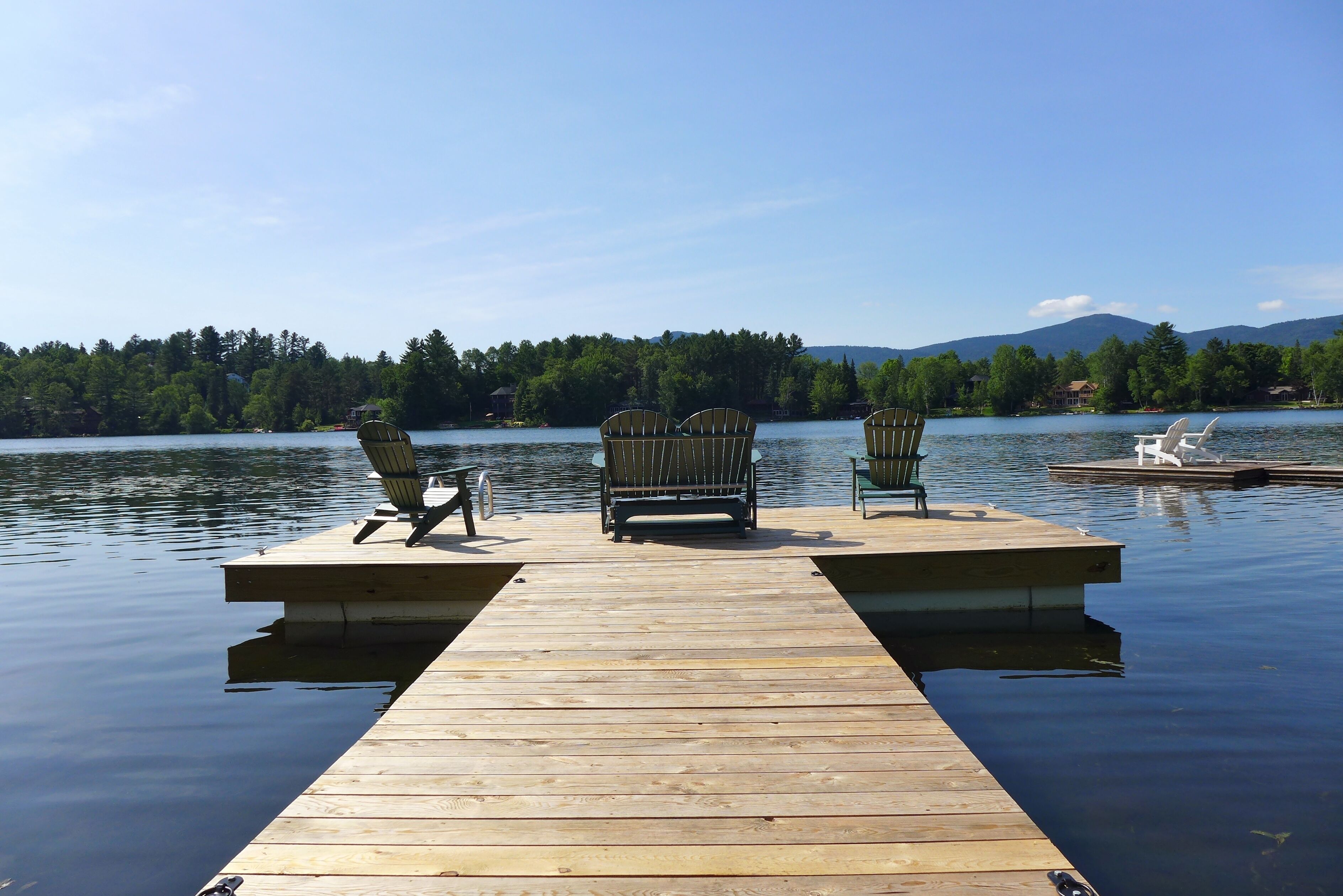 Spacious Mirror Lake Waterfront, Walk to Town!