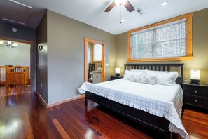 4 makuuhuonetta, työpöytä, silitysrauta/-lauta, ilmainen Wi-Fi