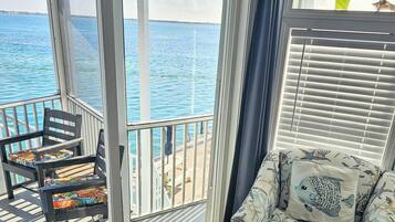 Smart TV, table tennis