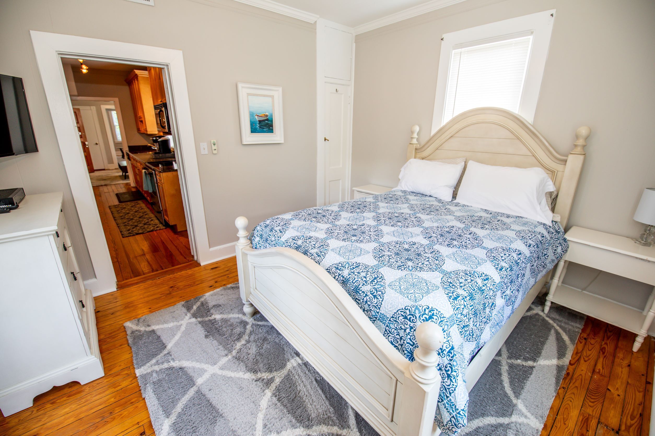 2nd floor Spacious Downtown Getaway- Across from US Naval Academy