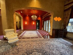 Interior - Delightful 4 bedroom ranch with poolside kitchen (Gilroy)