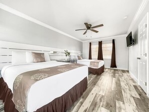 Family Double Room - Neptune Oceanfront Rentals (Hollywood)