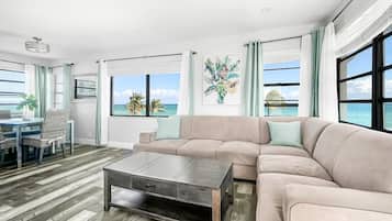 Deluxe Penthouse | Living area