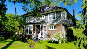 Front of property - The Captain's House bed & breakfast (Midland)