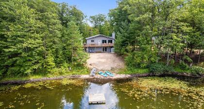 NEW 20ft DOCK! Clean & spacious! 5 STARS Lake Front home!