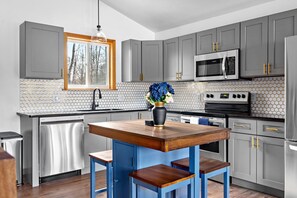 Fridge, microwave, oven, stovetop - 5 STARS! LAKE FRONT! NEW DOCK! Large, clean  & spacious! Book 2026 NOW! (Gaylord)