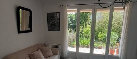 Een televisie en een printer