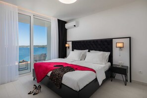 8 bedrooms, soundproofing, iron/ironing board, free WiFi