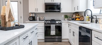 Moxie Kincaid House: University Bungalow