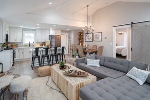 3 bedrooms, travel crib, free WiFi, bed sheets