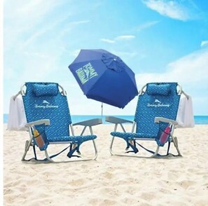 Plage à proximité, chaises longues, serviettes de plage