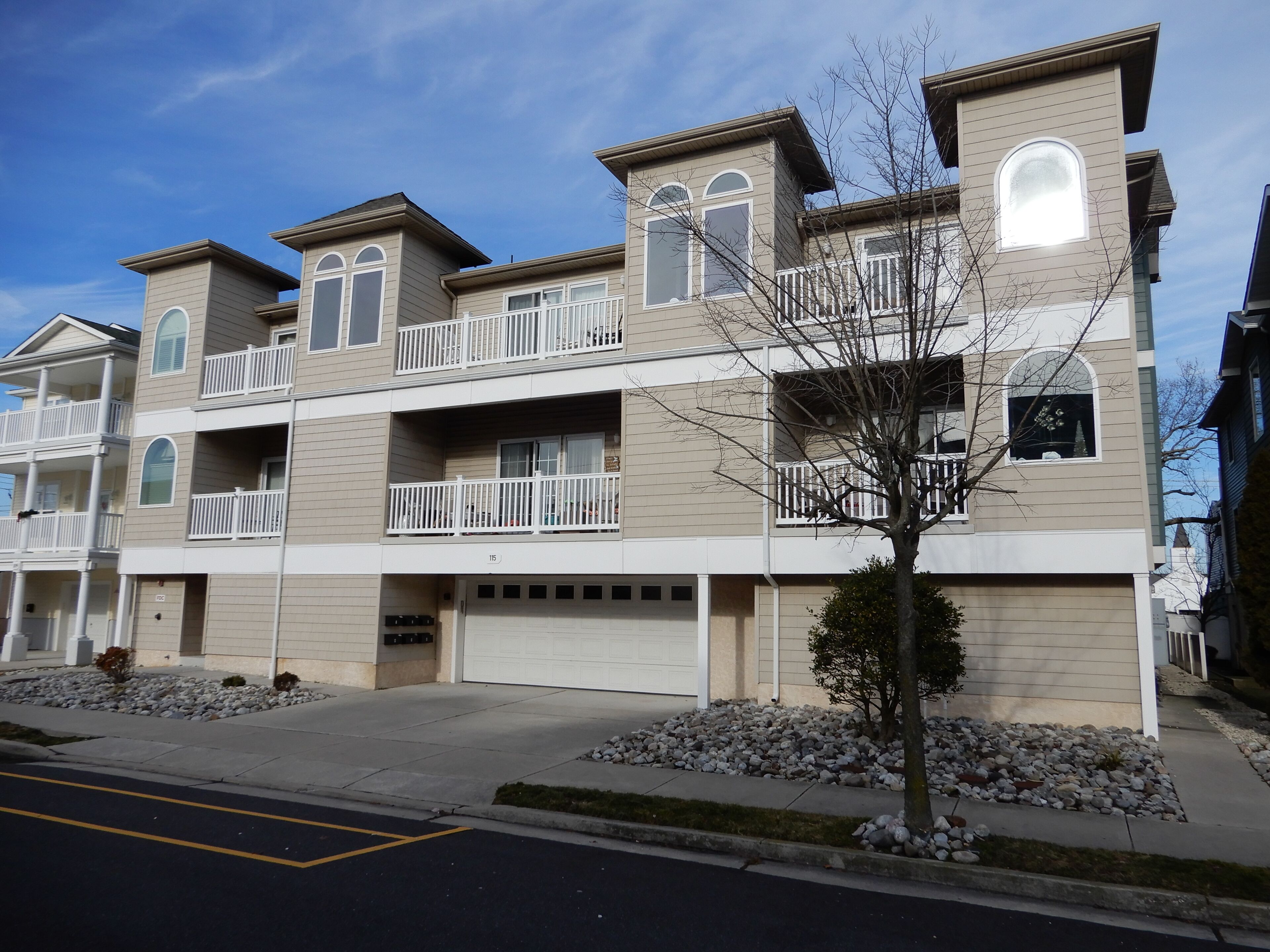 SAT 8/5 TO MON 8/7 2 NITE WKEND!  BOOK SEPT TOO! BEST PRICE FOR A 3 BR/2 BA! 