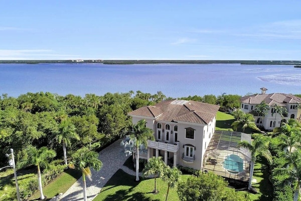 Breathtaking waterview.