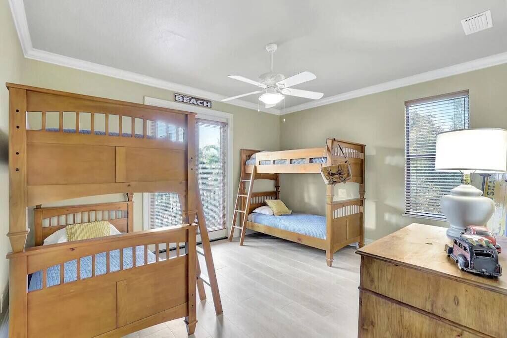 6 makuuhuonetta, työpöytä, silitysrauta/-lauta, ilmainen Wi-Fi