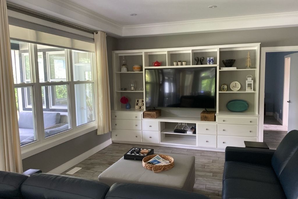 Stunning Modern Family Comfort Cottage Steps Away from Beach