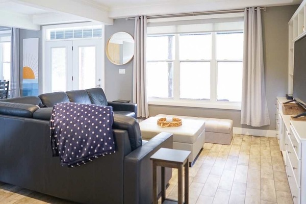 Smart-TV, fotballspill, bordtennis og leker