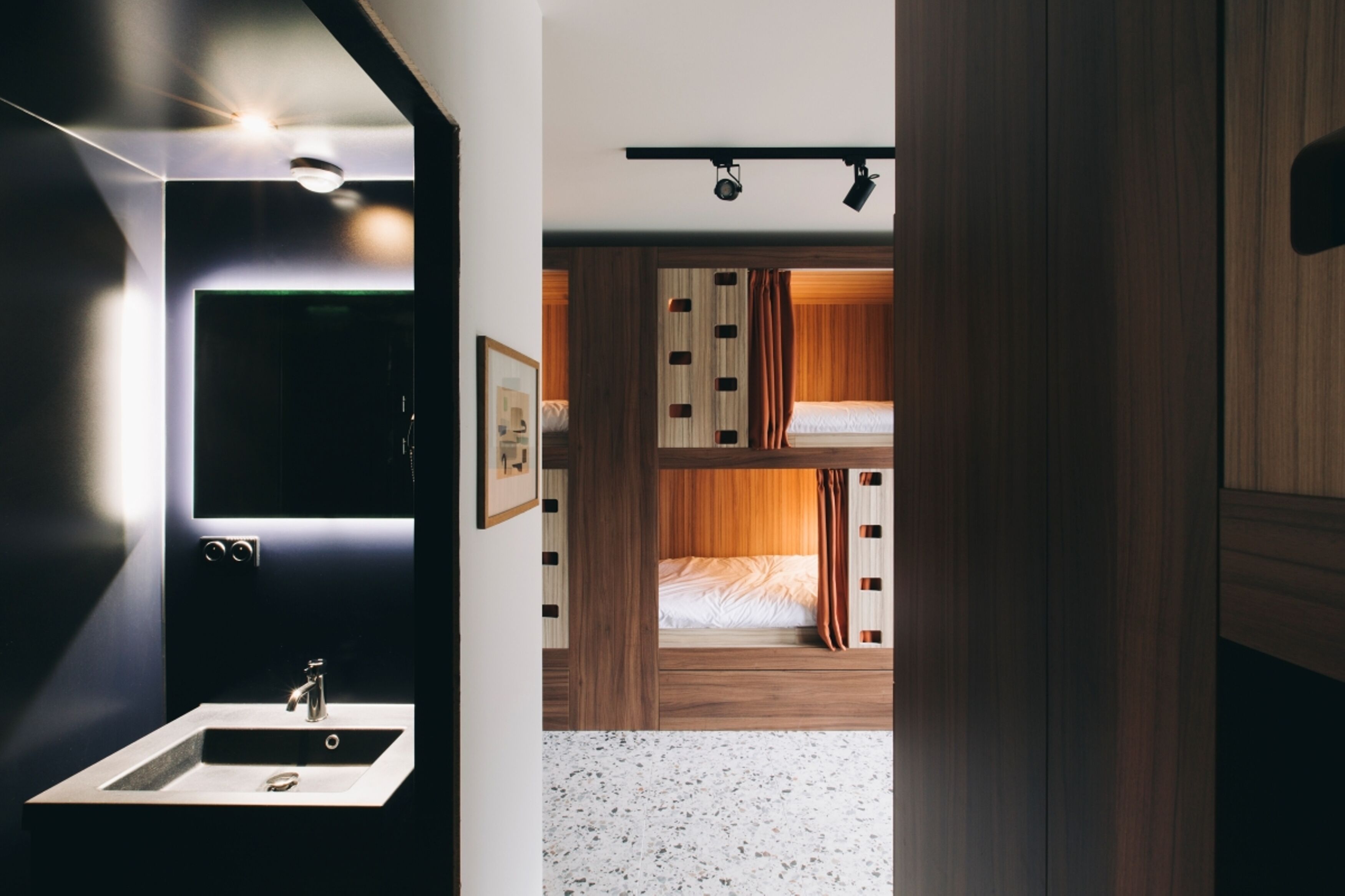 Yust a Dorm | Soundproofing, iron/ironing board, free WiFi, bed sheets