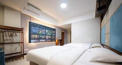 Haoshang S Hotel (Hongcheng Lake Longhu Paradise Walk)