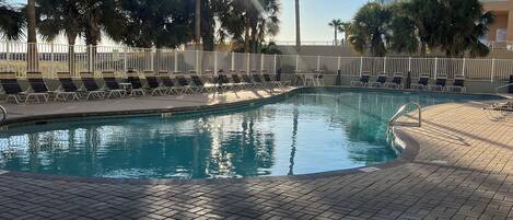 Piscine couverte, piscine extérieure