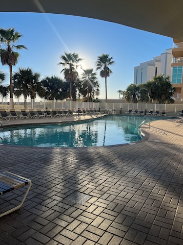 Tidewater 705 - Beachfront with 10% discount for weekly stays!