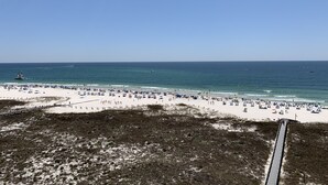 På stranden