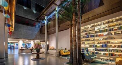 Maoming Nanyue Impression Hotel (1959 Wenchuang Street High Speed Railway Station)