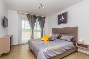 4 bedrooms, free WiFi, bed sheets - Villa QUERCUS with heated pool (KRK)