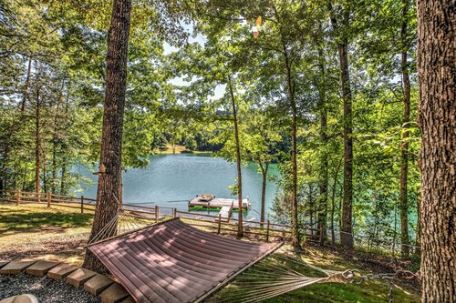 Lakein' It Easy With Private Dock