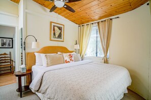 4 Schlafzimmer, Schreibtisch, Bügeleisen/Bügelbrett, kostenloses WLAN