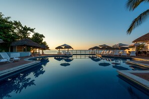 Pool - Royal Club at Park Royal Beach Huatulco - Vacation Club (Santa María Huatulco)
