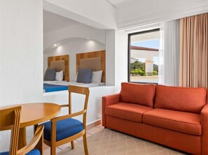 In-room safe, desk, free WiFi, bed sheets - Royal Club at Park Royal Beach Huatulco - Vacation Club (Santa María Huatulco)