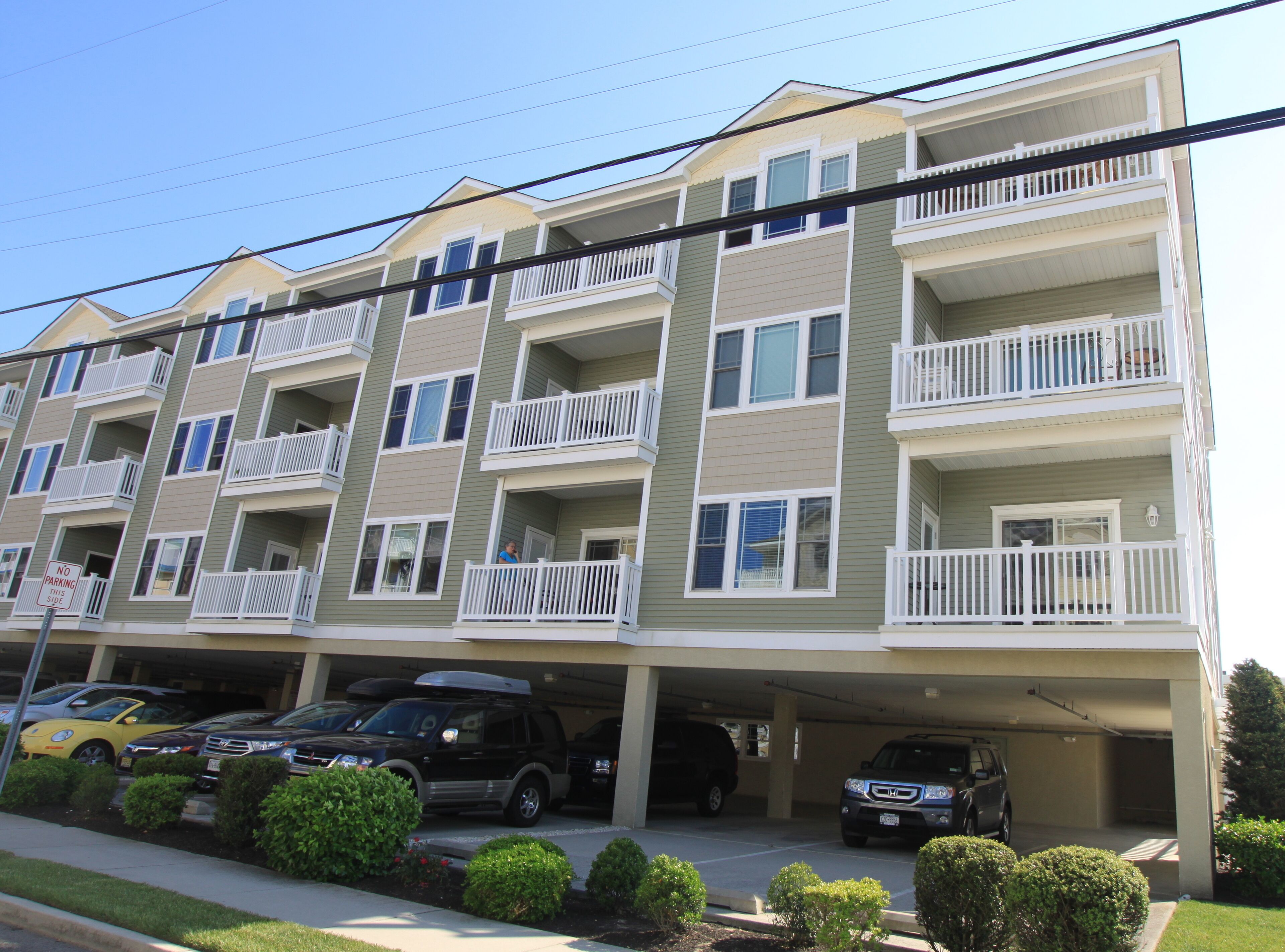 STAY AT THE MONARCH!   POOLS, GRILLS, HOT TUB, ELEVATOR, PARKING, OCEAN VIEWS