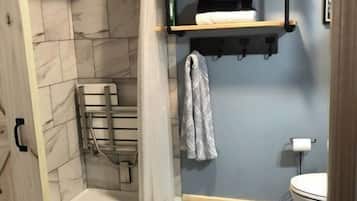 Douche, séchoir à cheveux, serviettes fournies, savon