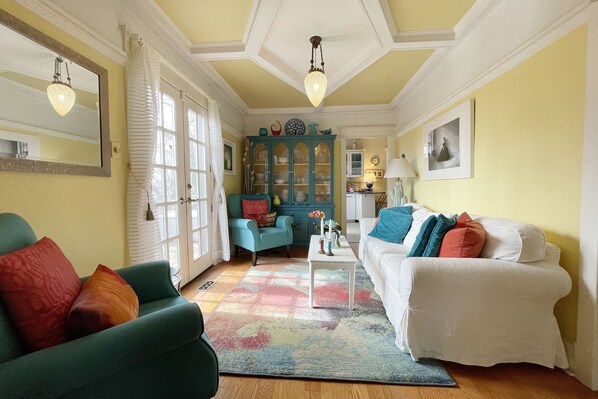 Téléviseur connecté, foyer, lecteur de DVD, chaßne audio