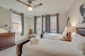 4 bedrooms, iron/ironing board, WiFi, bed sheets