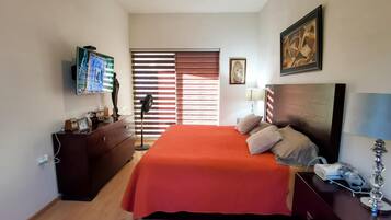 Family Villa | Ropa de cama de alta calidad, edredón, cortinas blackout y wifi gratis
