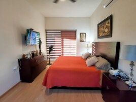 Family Villa | 高档床上用品、羽绒被、遮光窗帘、免费 WiFi