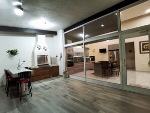 Kawasan BBQ/berkelah